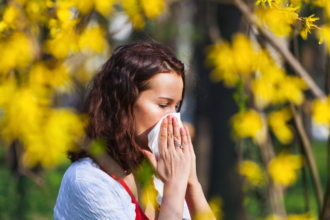 How to Minimise Hayfever Triggers Naturally and Effectively