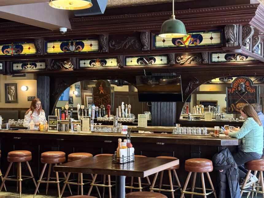 Bar Pez: Menu, Drinks, Atmosphere & Why It’s Worth Visiting